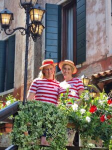 Miri & Daniela von der Fasnachtsgesellschaft Muri-Wien in Venedig