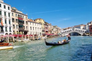 Fasnachtsgesellschaft Muri-Wien in Venedig in der Gondel